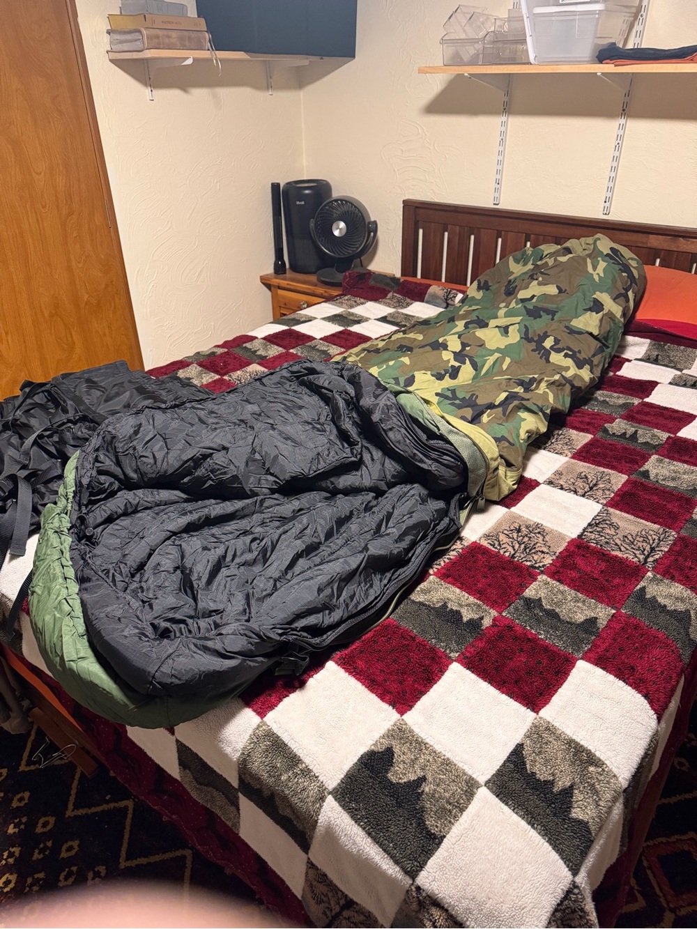 Military-Style Camo mummy bag Sleeping Bag – Black & Green